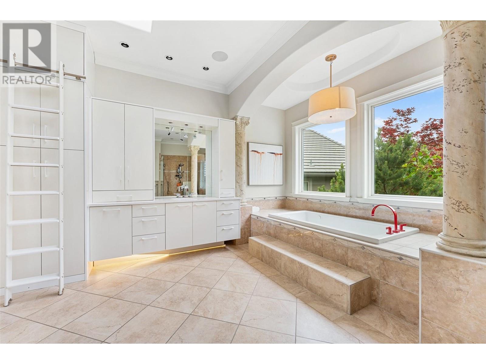  2543 Lucinde Road, West Kelowna