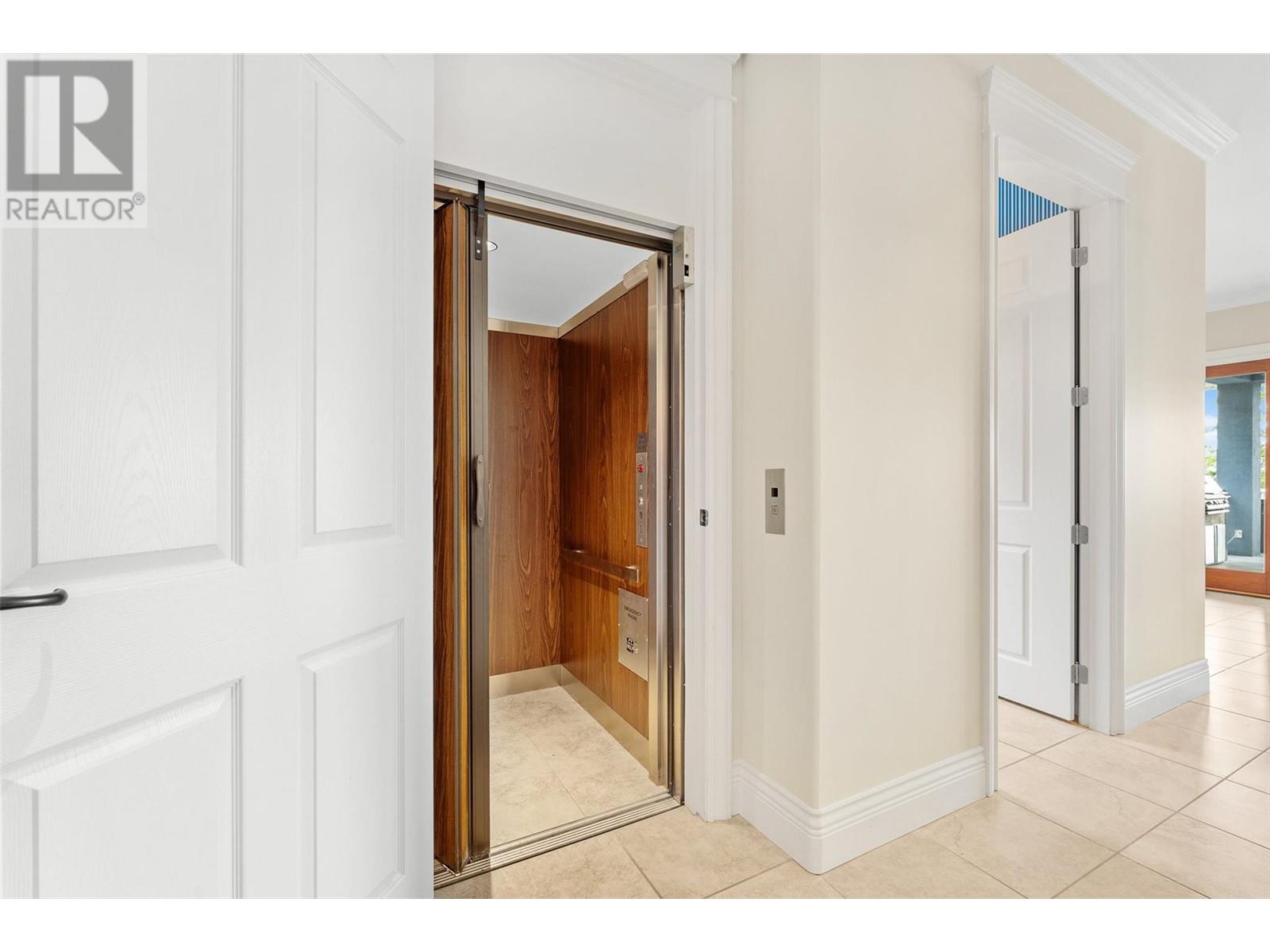  2543 Lucinde Road, West Kelowna