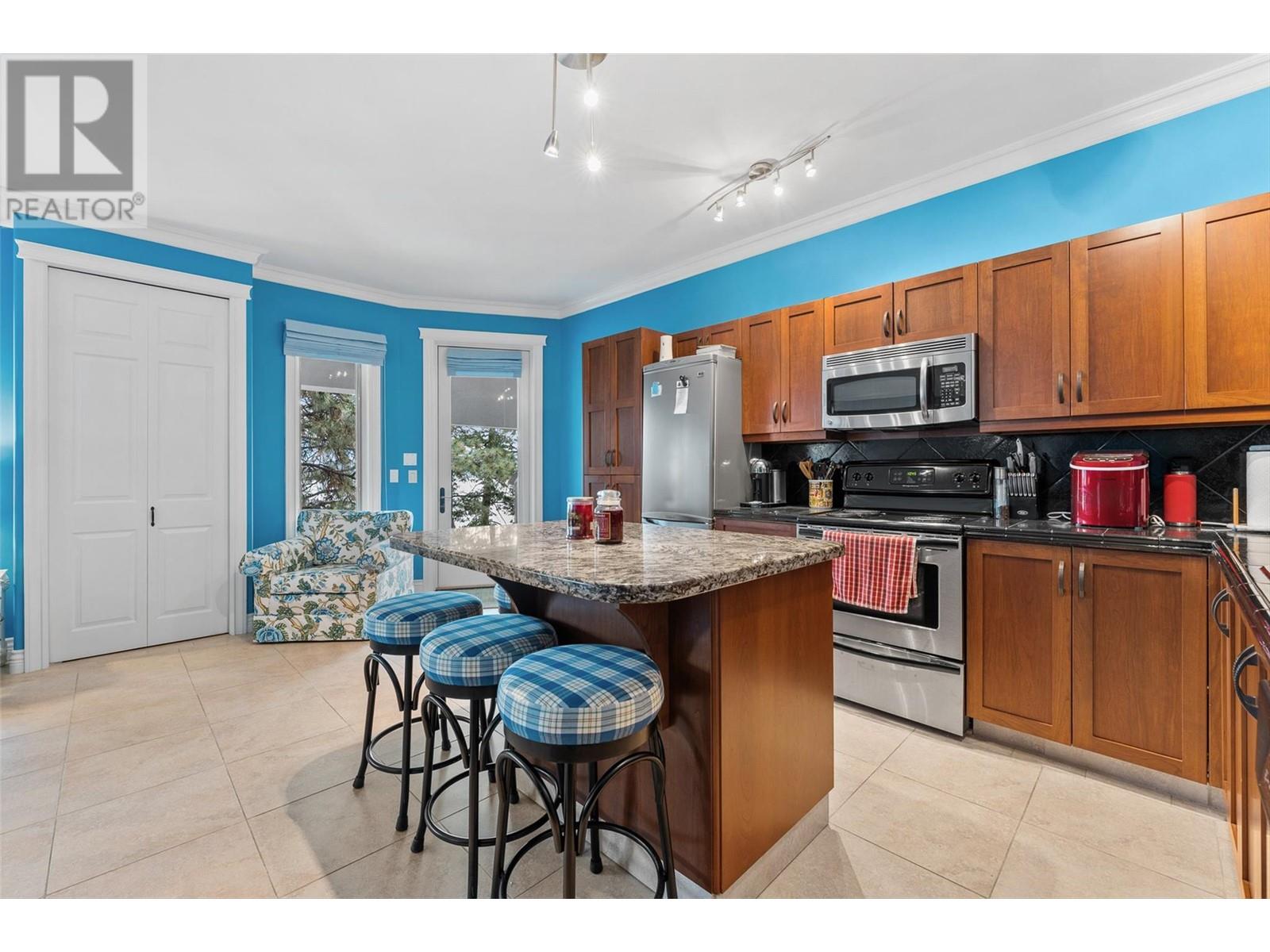  2543 Lucinde Road, West Kelowna