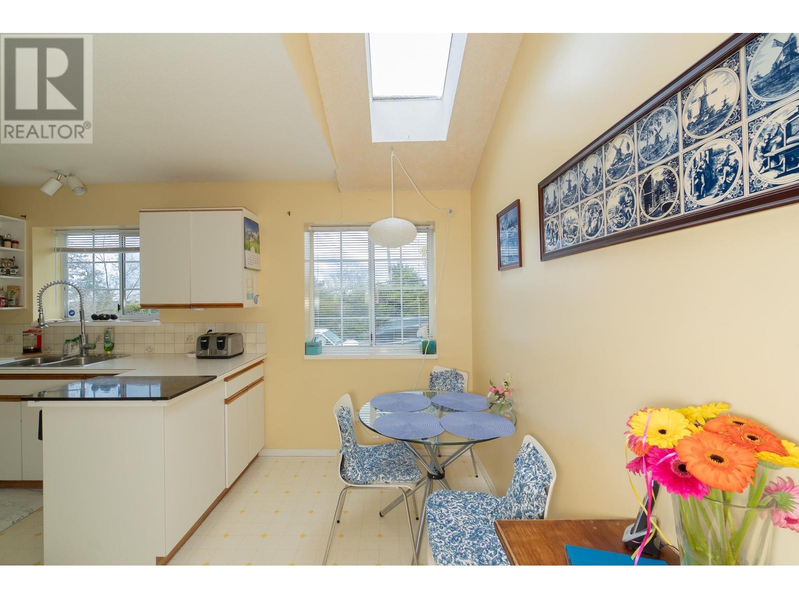 Photo 2 of 100 E Kensington Road, North Vancouver BC