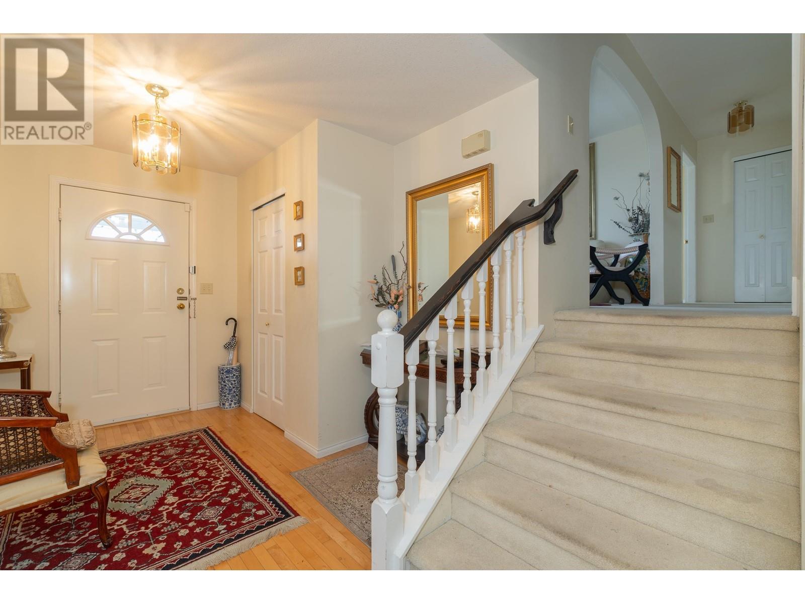 Photo 3 of 100 E Kensington Road, North Vancouver BC