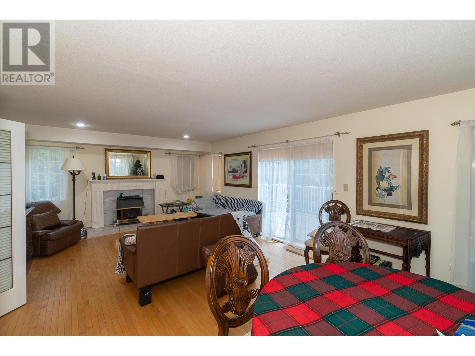 Photo 5 of 100 E Kensington Road, North Vancouver BC