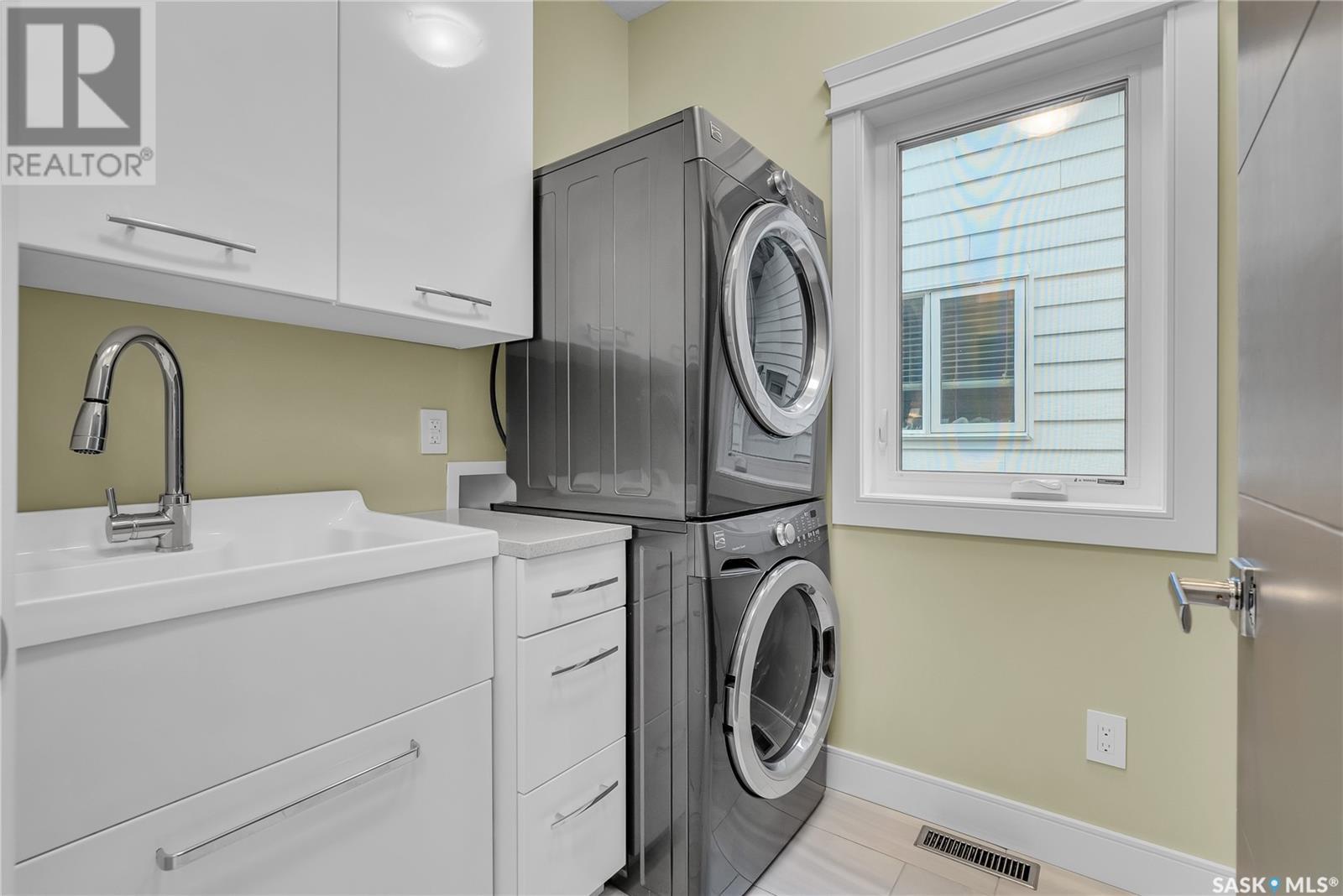 Single Family House 2 Level for Sale in  Atton LANE Saskatoon 