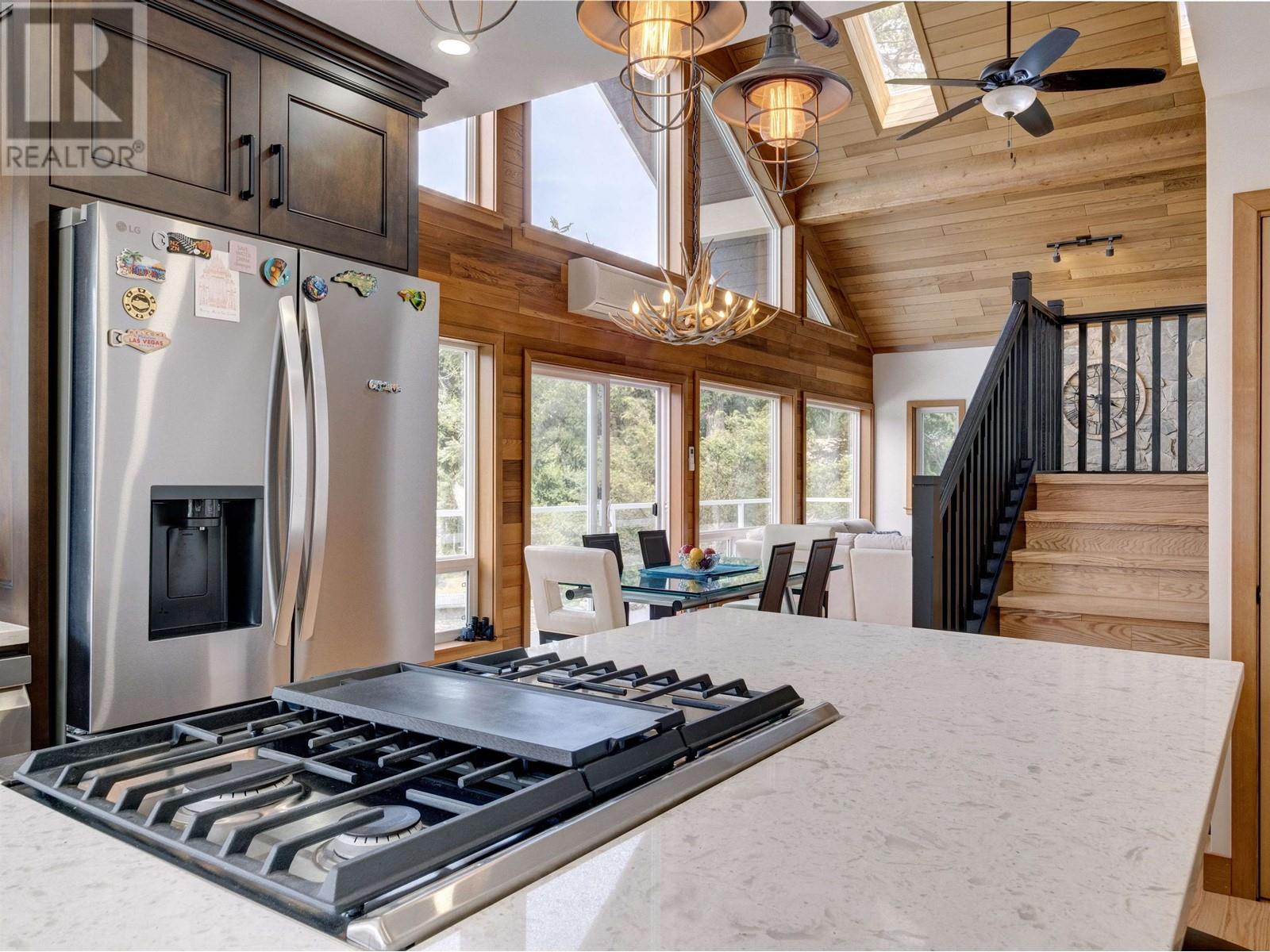 10054 WESCAN ROAD, Halfmoon Bay