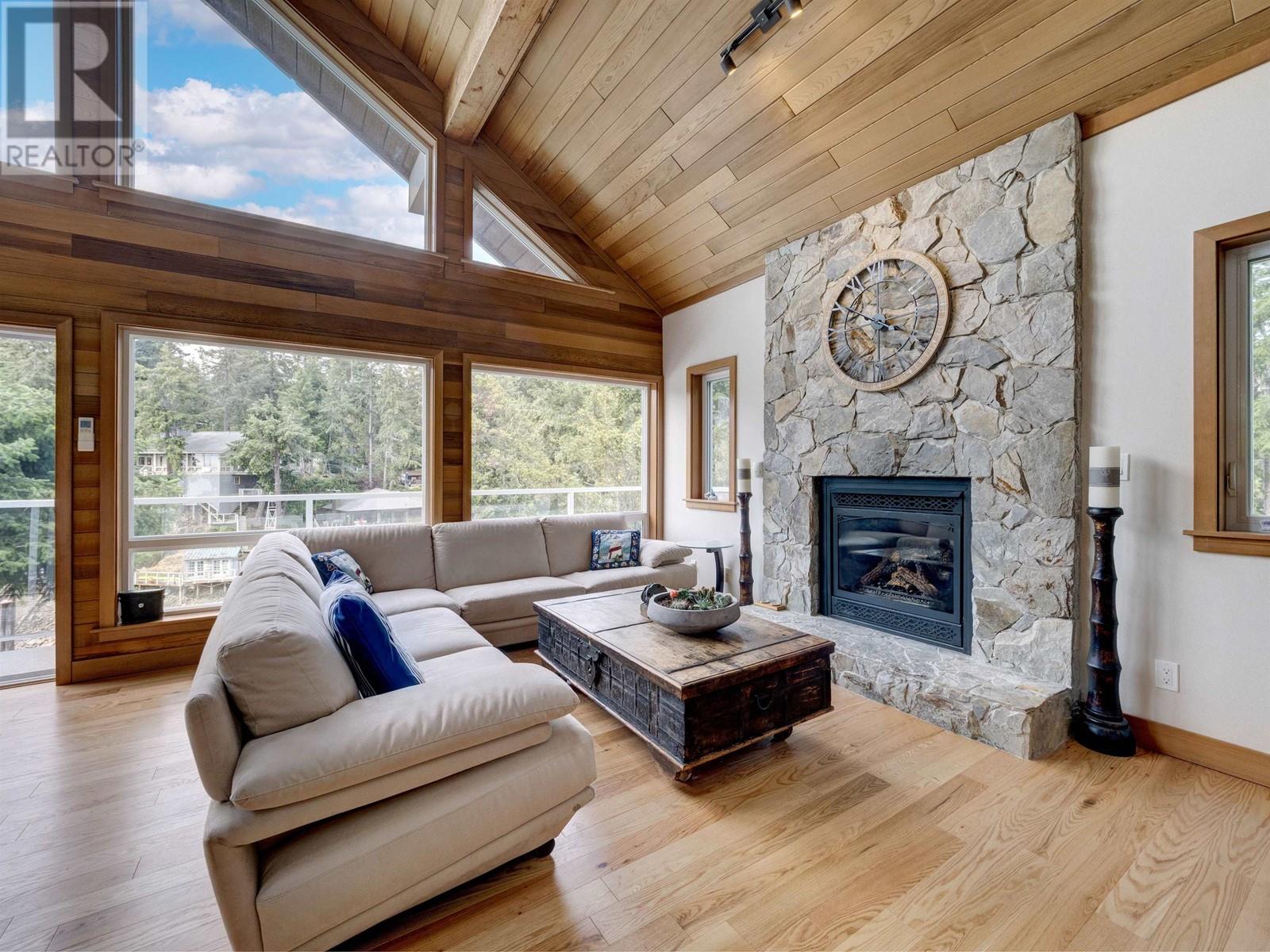 10054 WESCAN ROAD, Halfmoon Bay