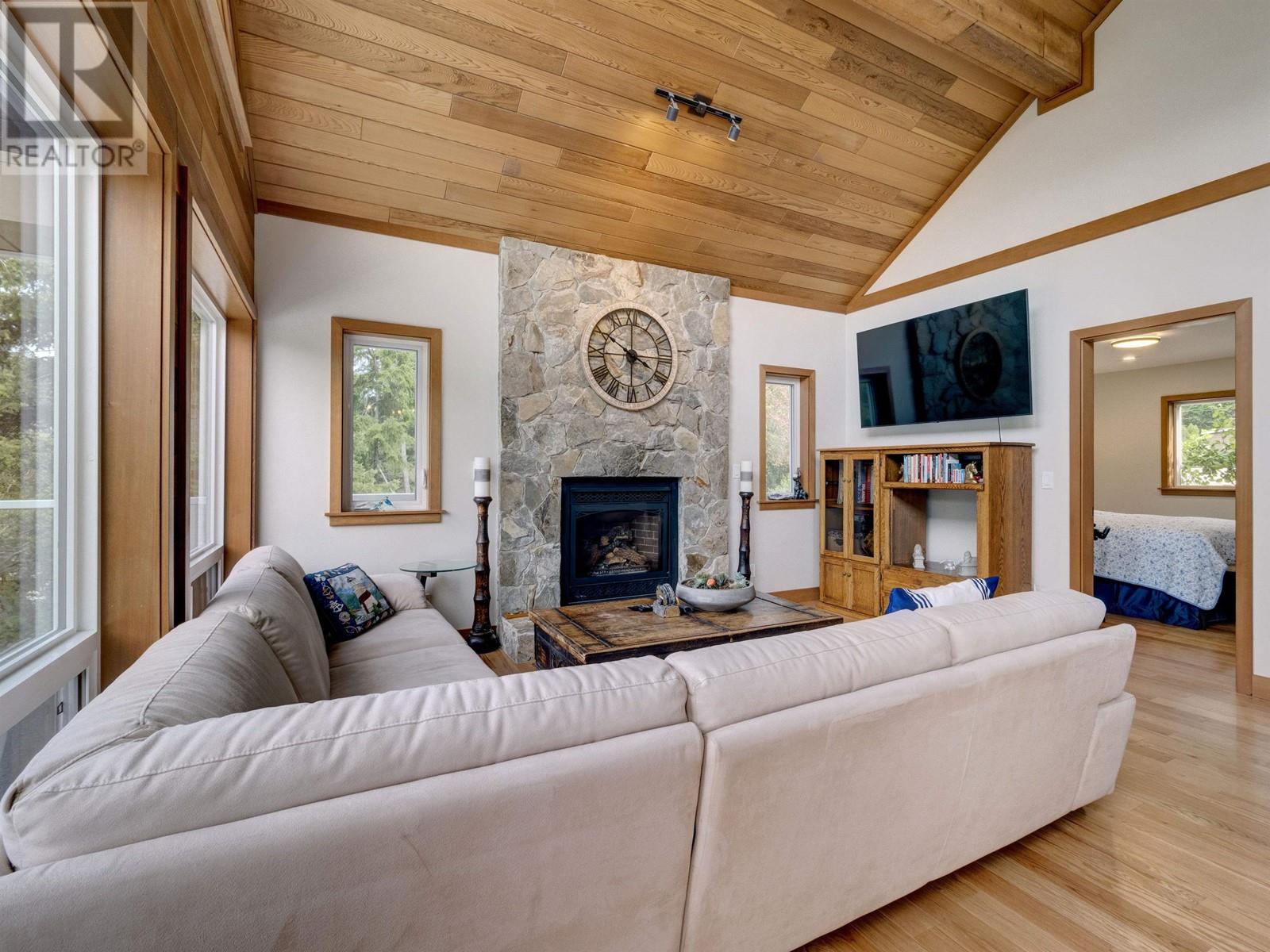 10054 WESCAN ROAD, Halfmoon Bay