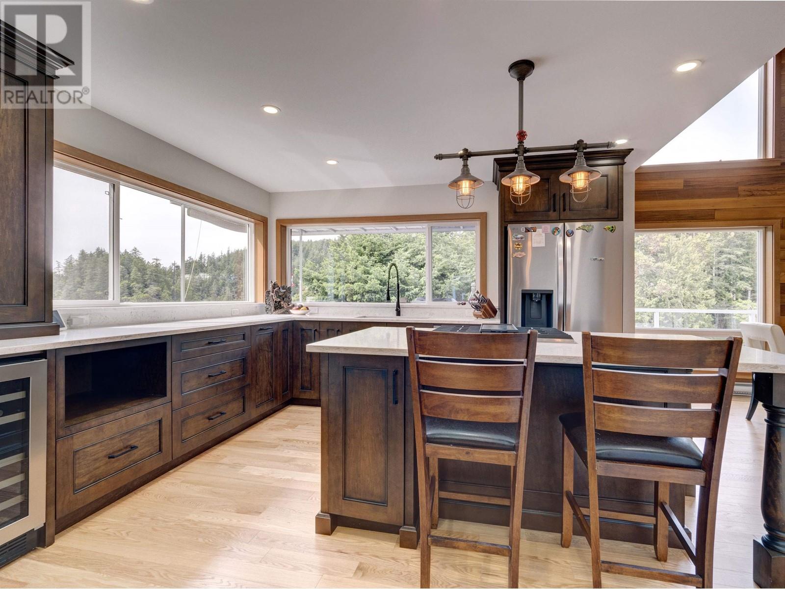 10054 WESCAN ROAD, Halfmoon Bay