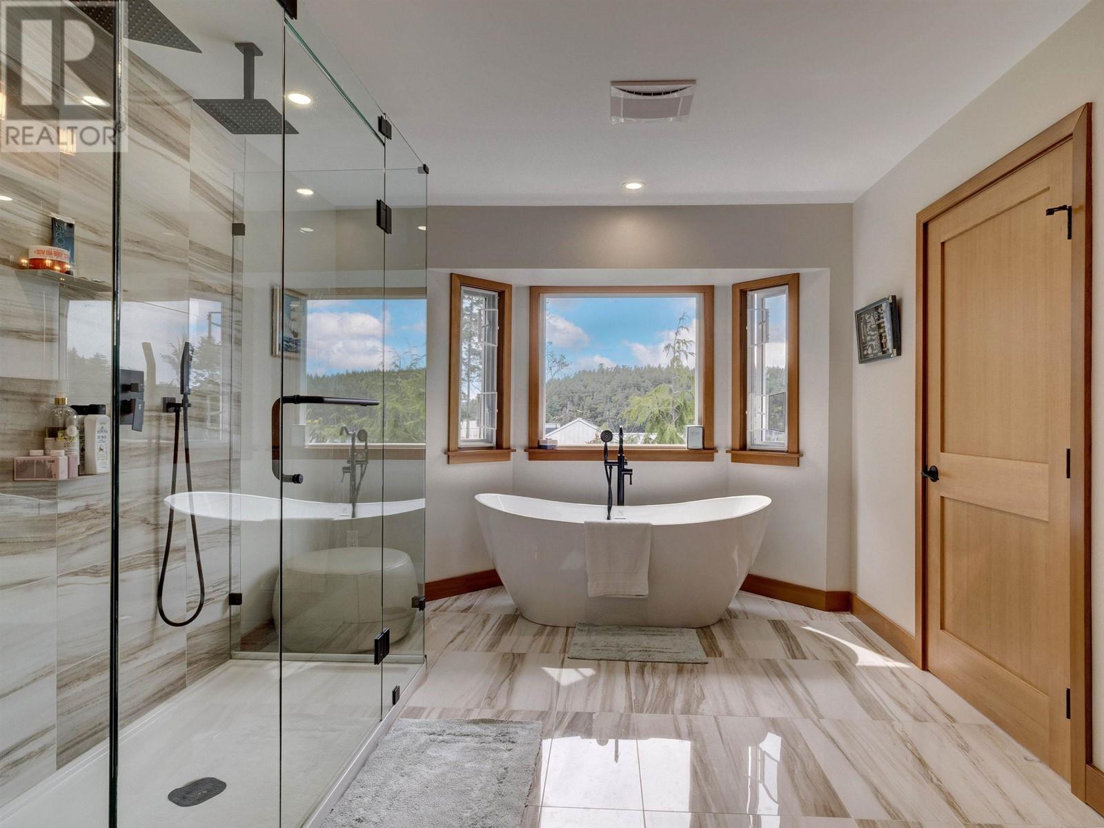 10054 WESCAN ROAD, Halfmoon Bay