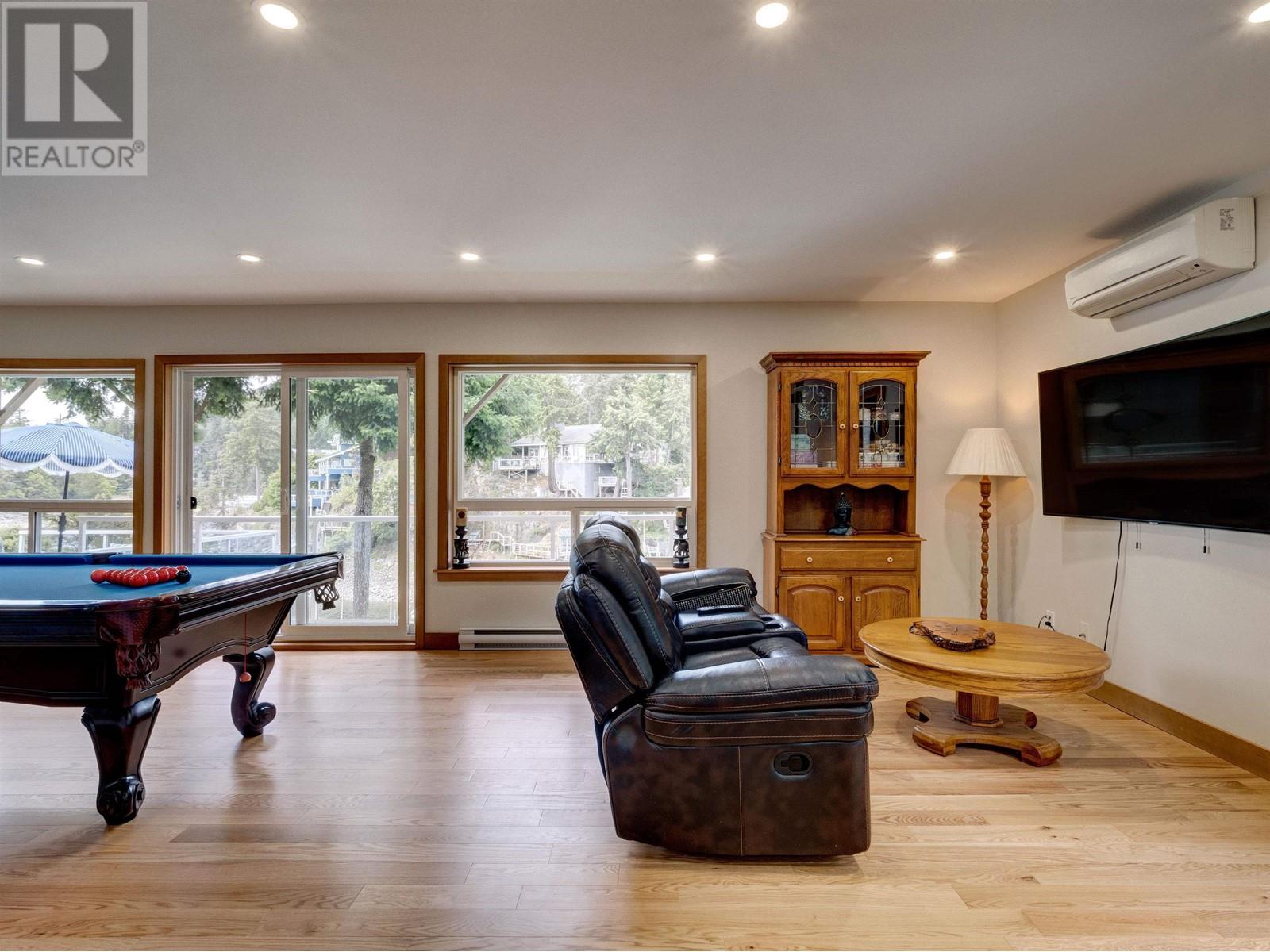10054 WESCAN ROAD, Halfmoon Bay