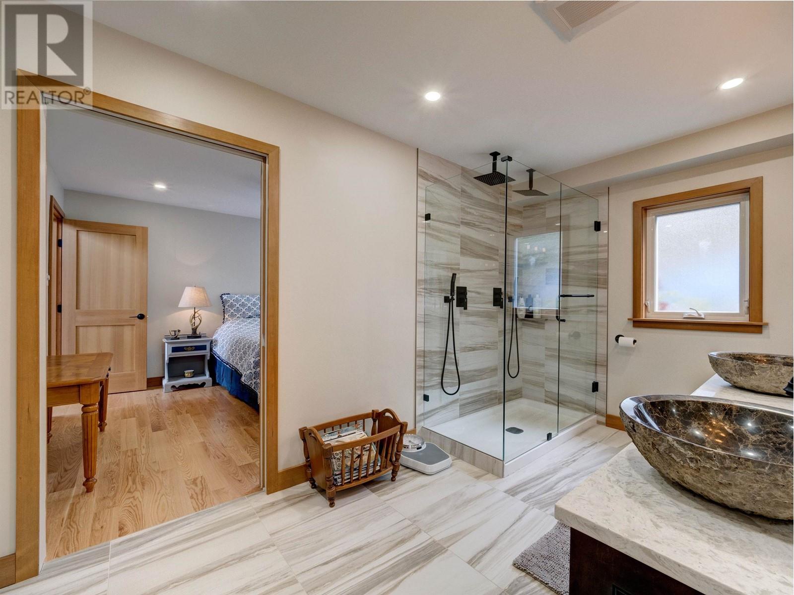 10054 WESCAN ROAD, Halfmoon Bay