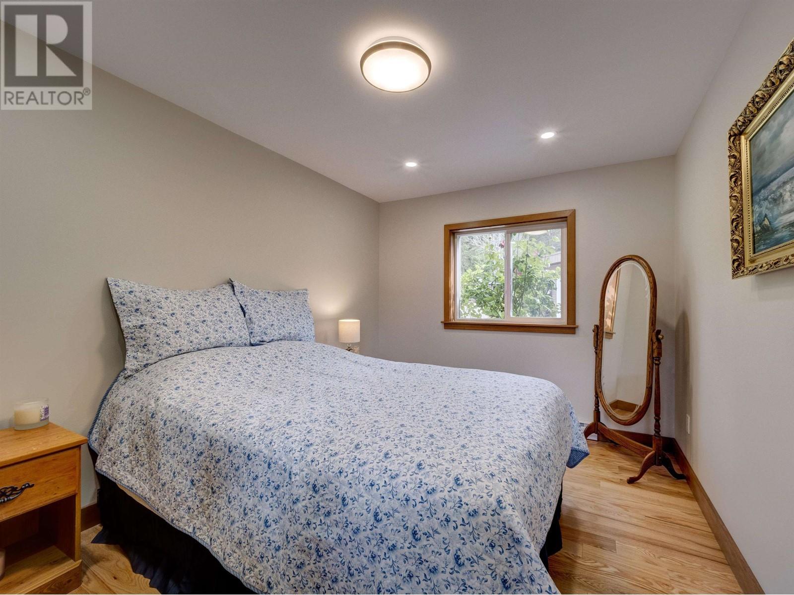 10054 WESCAN ROAD, Halfmoon Bay