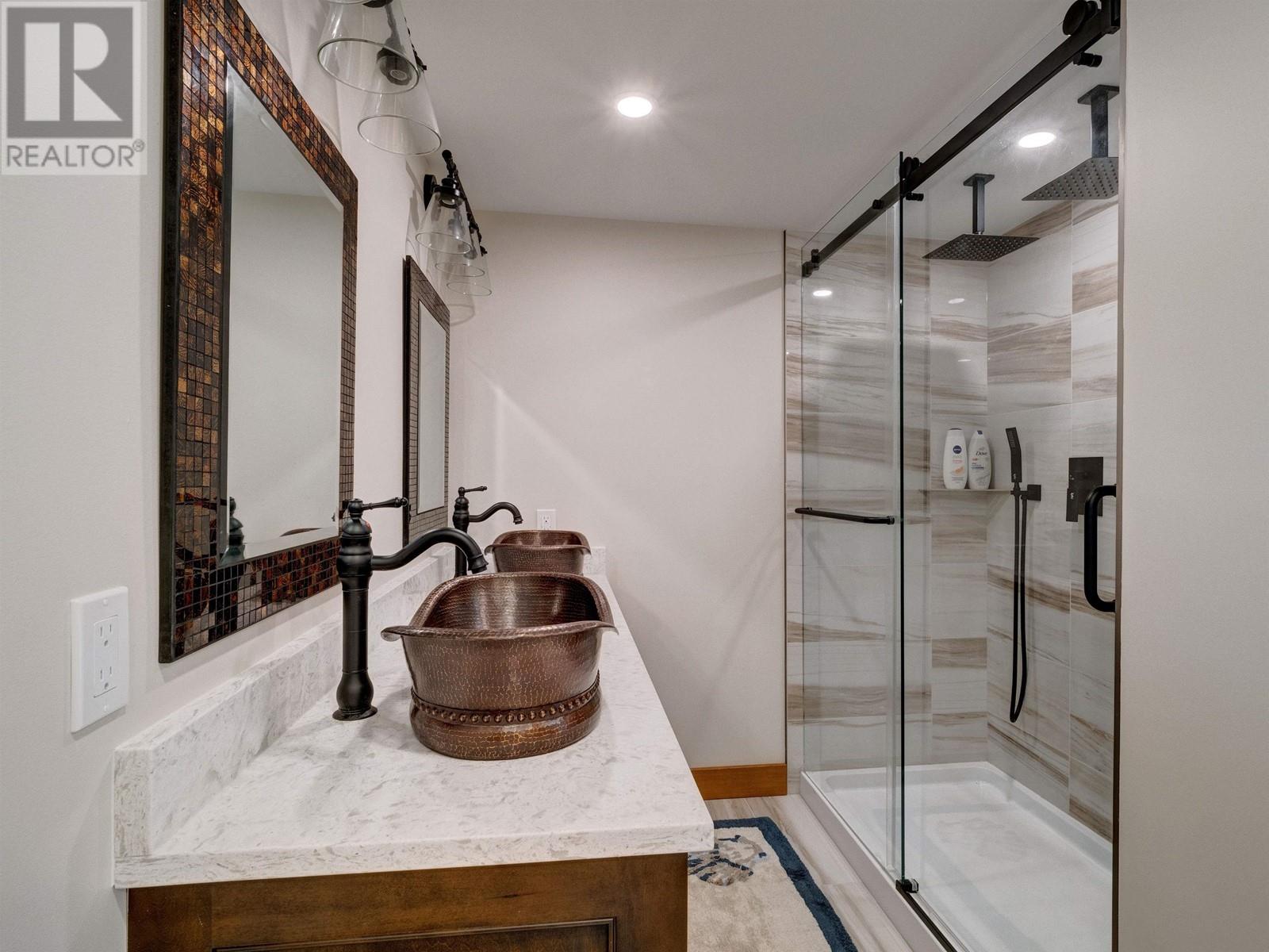 10054 WESCAN ROAD, Halfmoon Bay