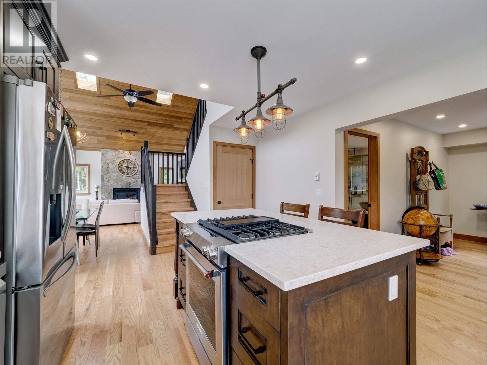 10054 WESCAN ROAD, Halfmoon Bay
