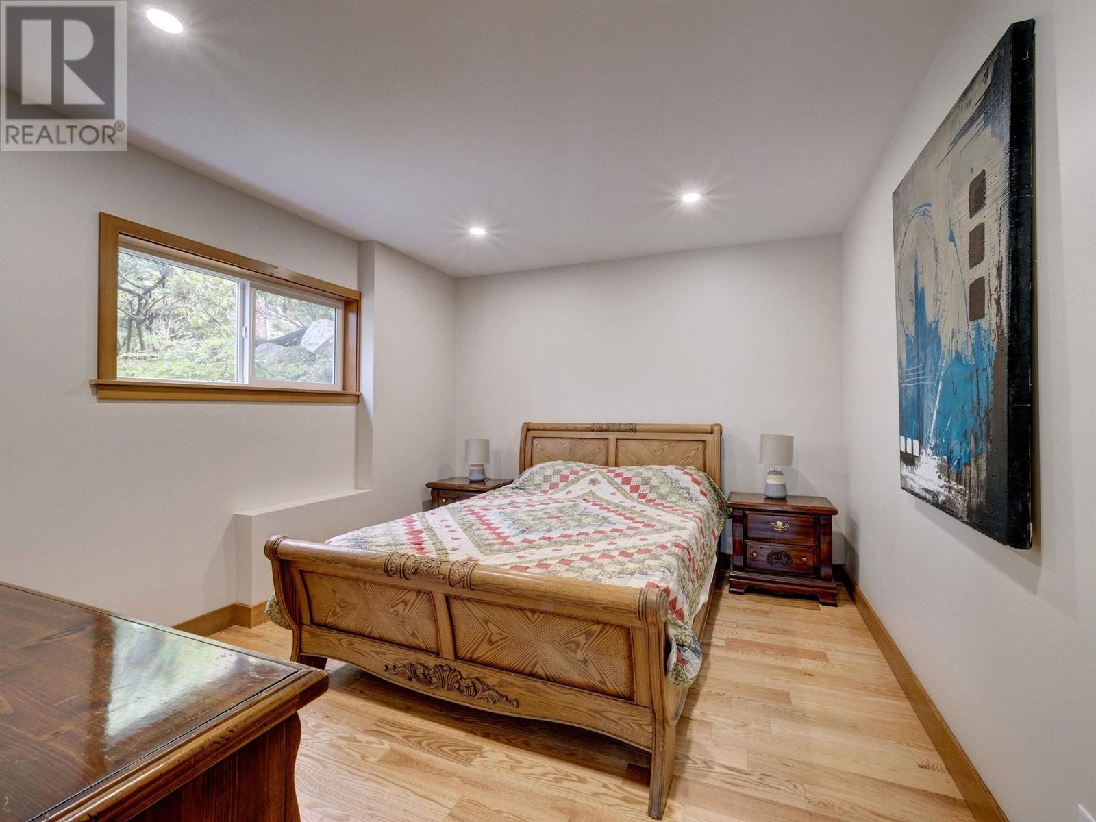 10054 WESCAN ROAD, Halfmoon Bay