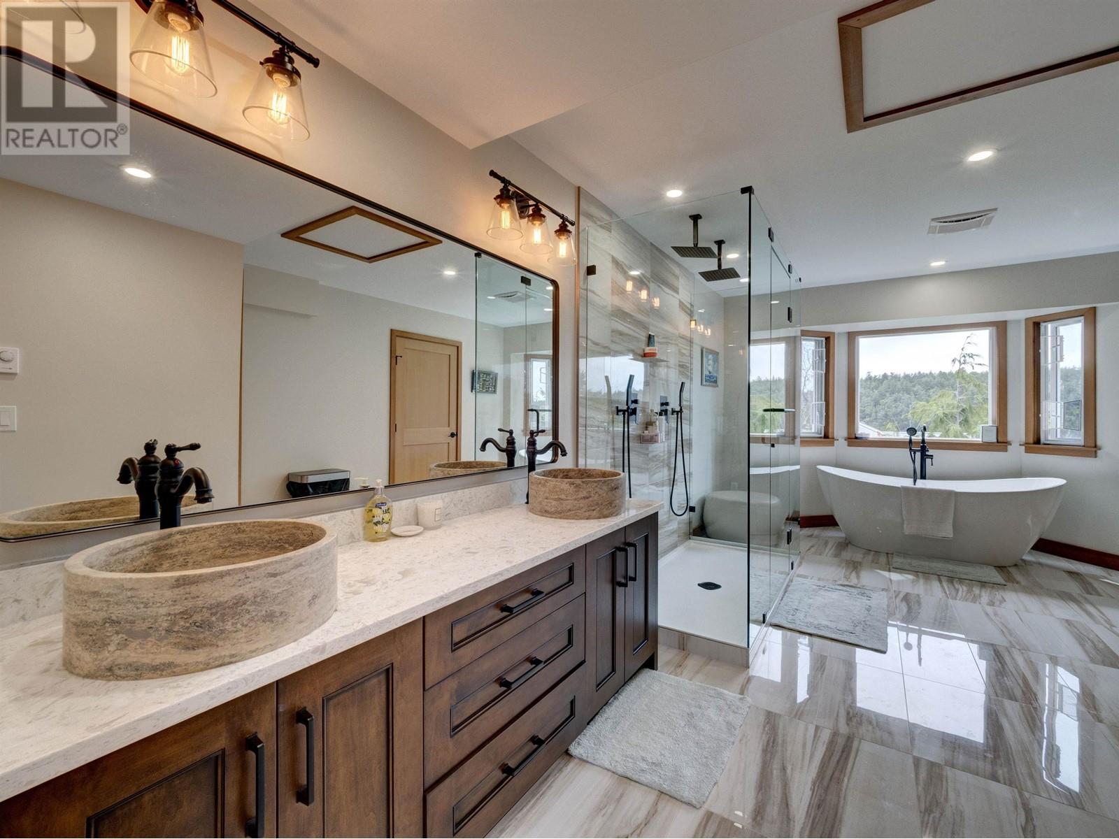 10054 WESCAN ROAD, Halfmoon Bay