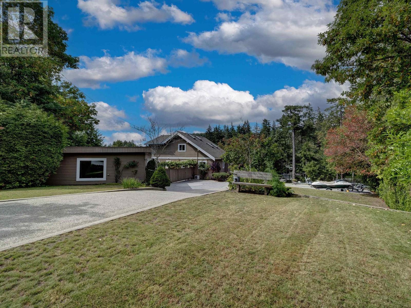 10054 WESCAN ROAD, Halfmoon Bay