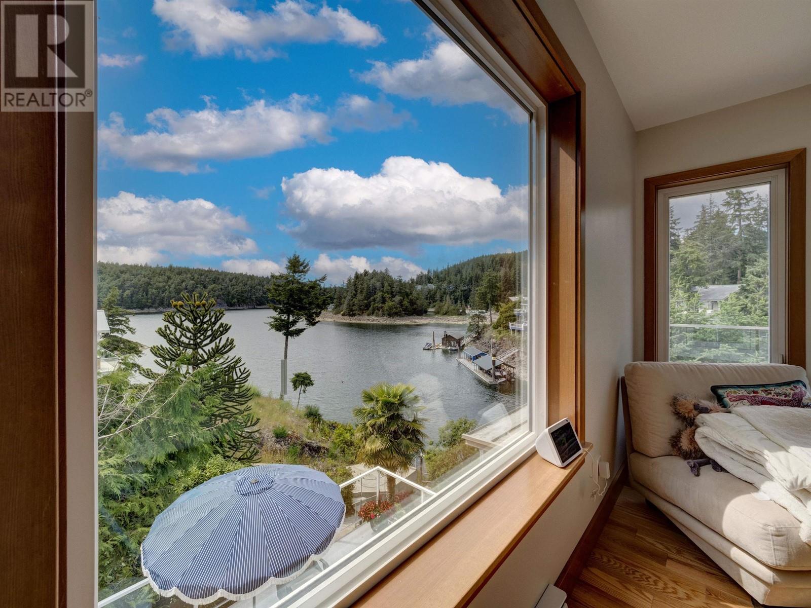 10054 WESCAN ROAD, Halfmoon Bay