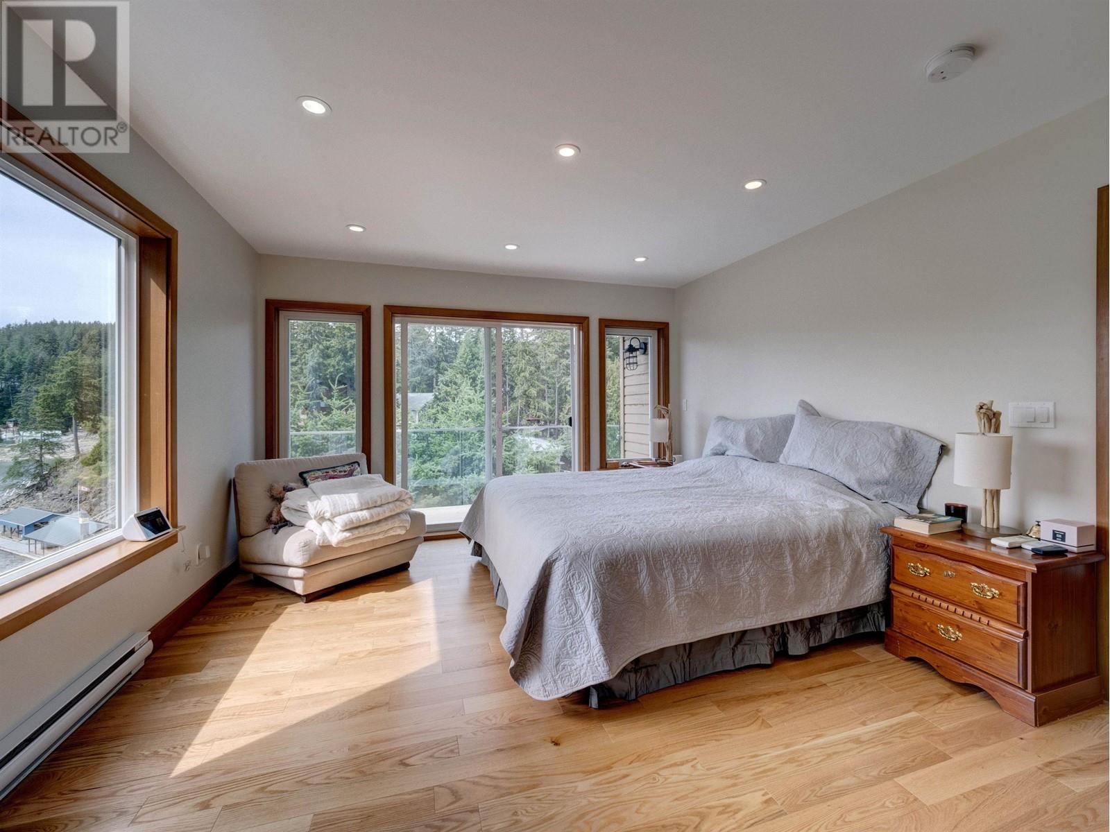 10054 WESCAN ROAD, Halfmoon Bay