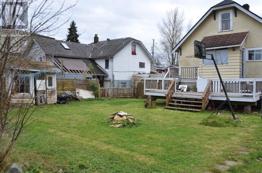 Photo 2 of 253 Boyne Street, New Westminster BC
