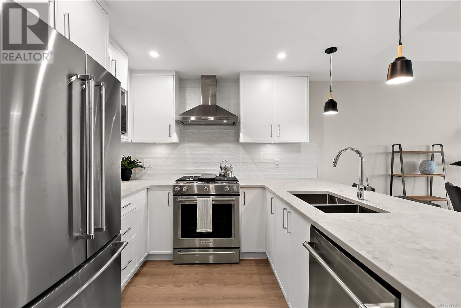 Photo 10 of 207 2520 Hackett Cres, Central Saanich BC