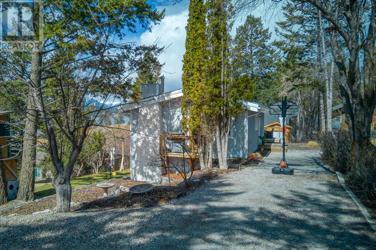 4683 Kootenay Street, Windermere