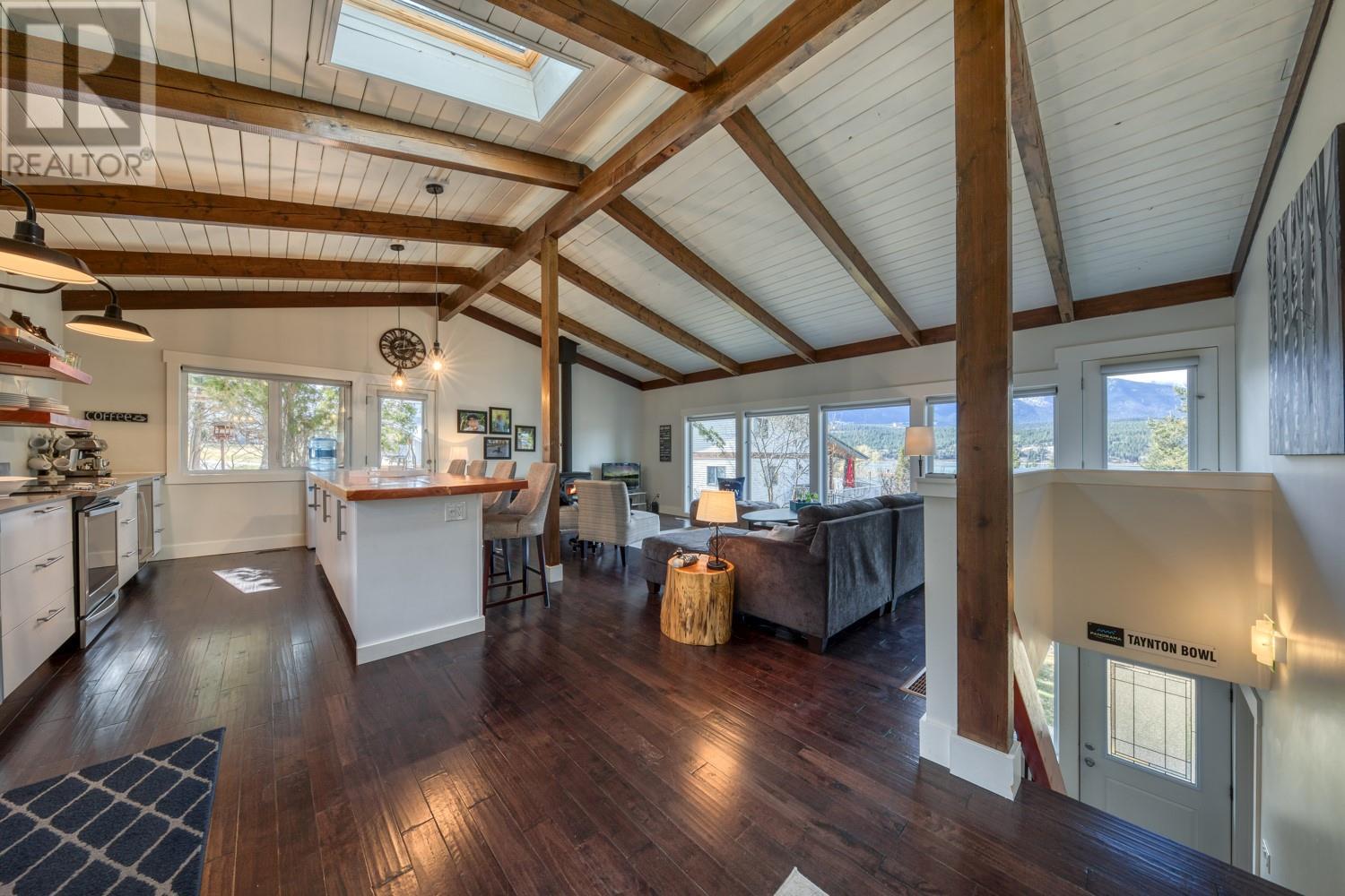 4683 Kootenay Street, Windermere