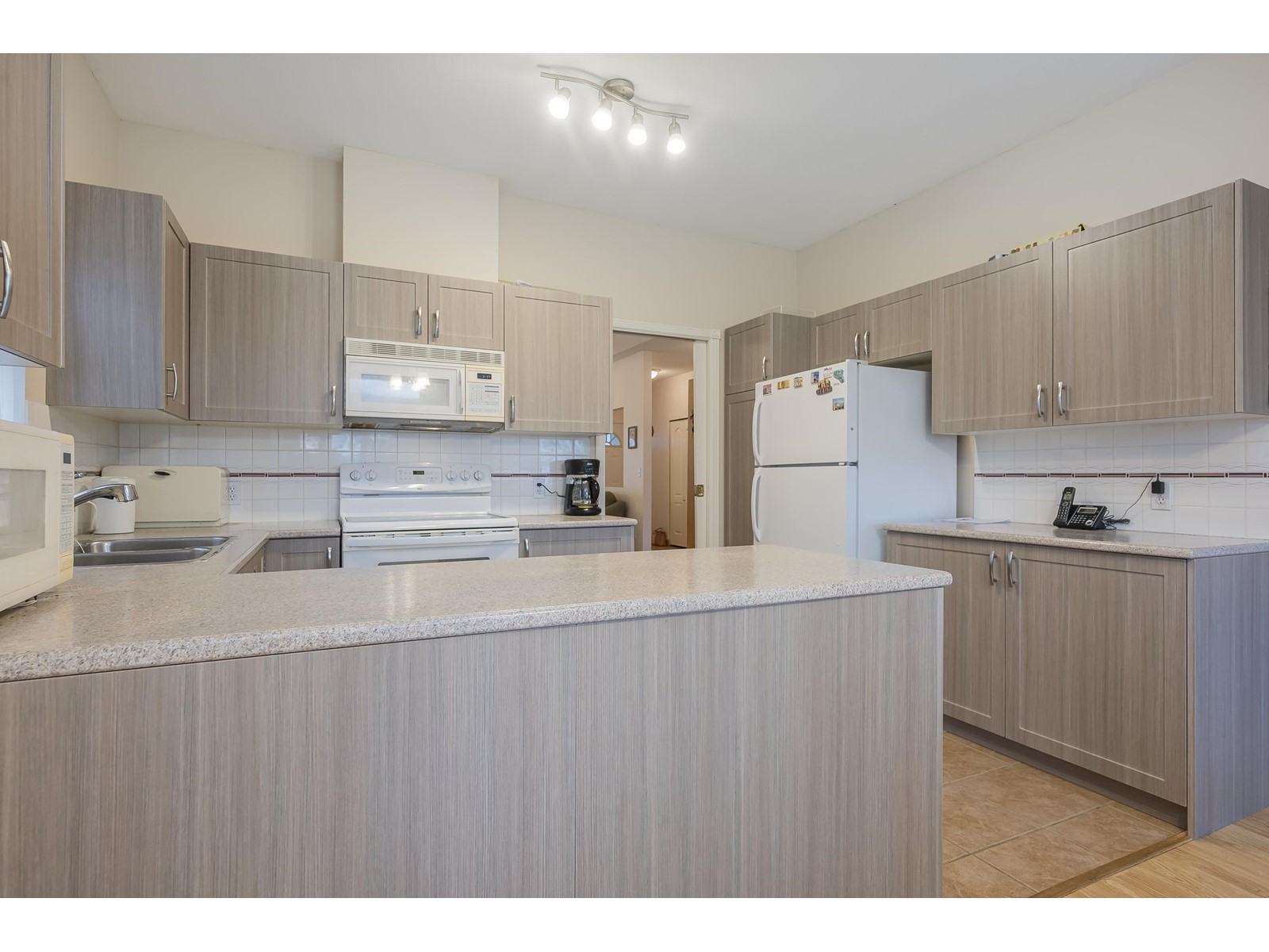 Photo 18 of 313 20655 88 Avenue, Langley BC