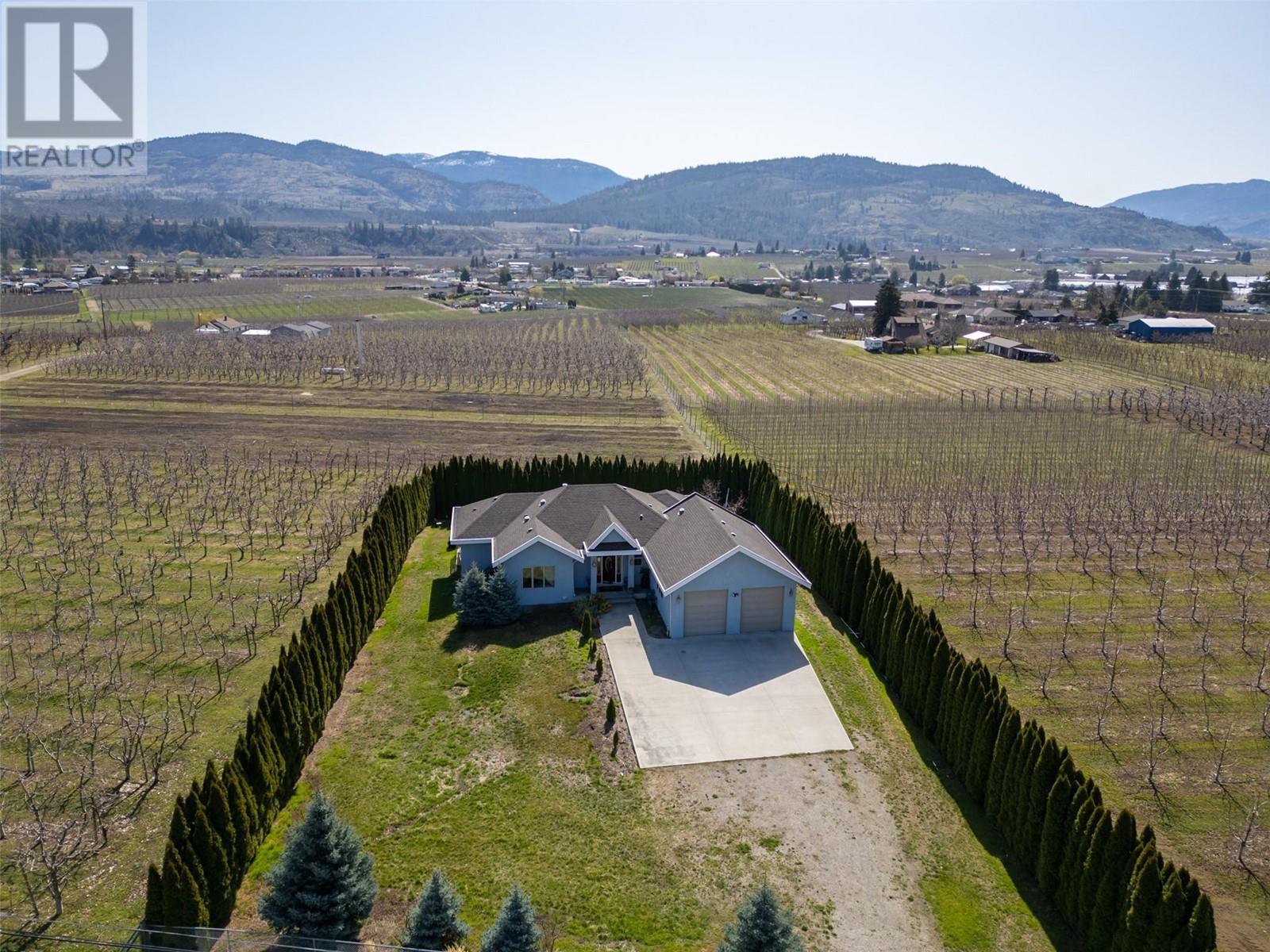 1095 Fairview Road, Oliver