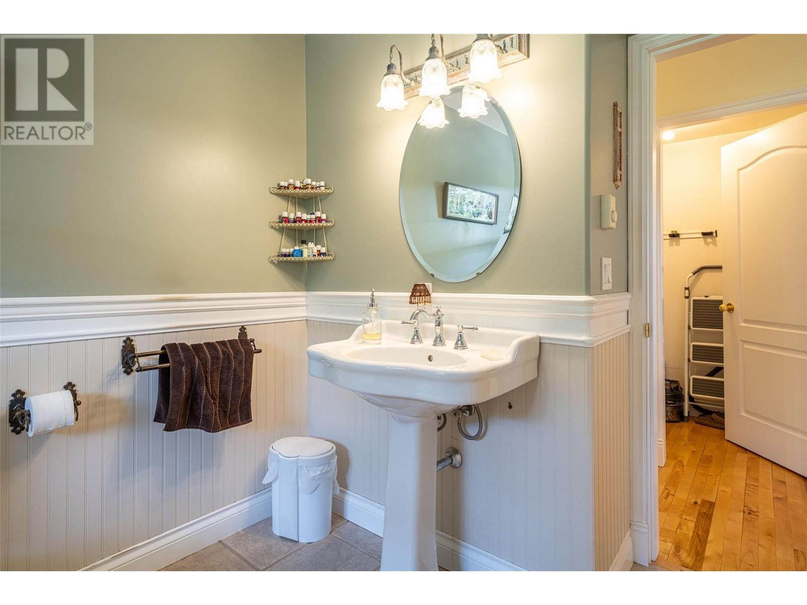  2990 50 Street Northwest, Salmon Arm