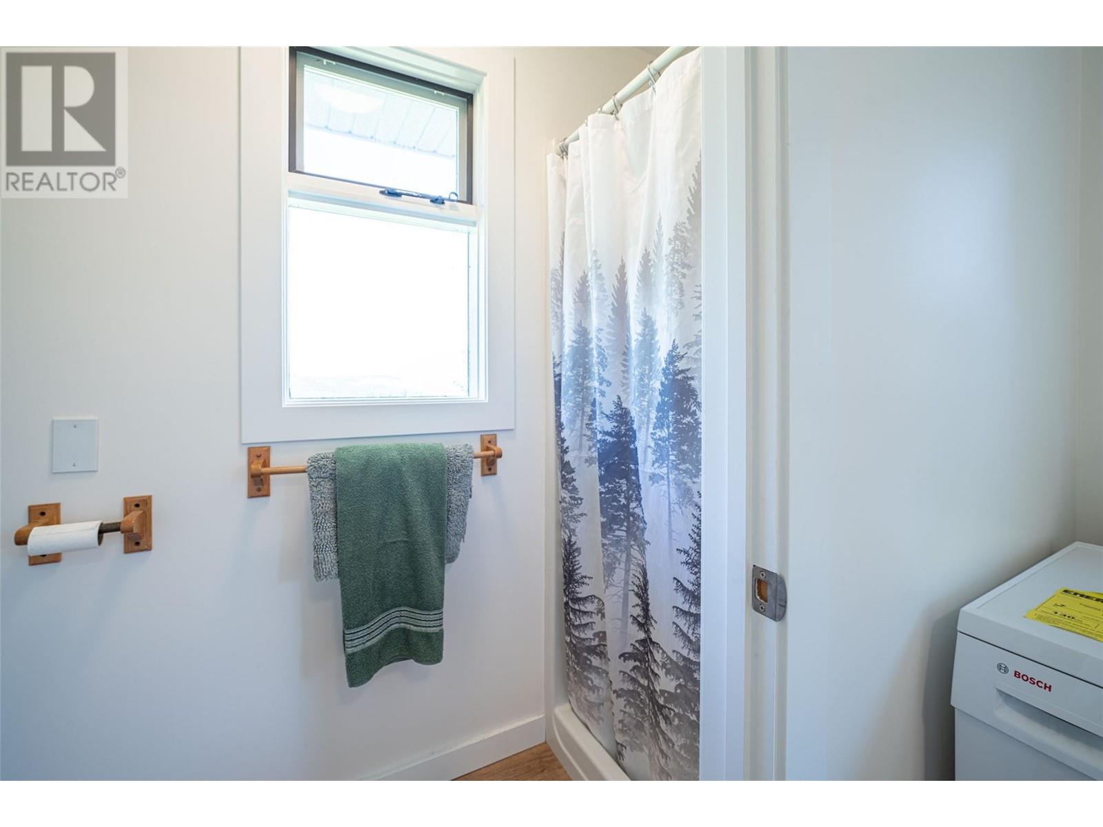  2990 50 Street Northwest, Salmon Arm