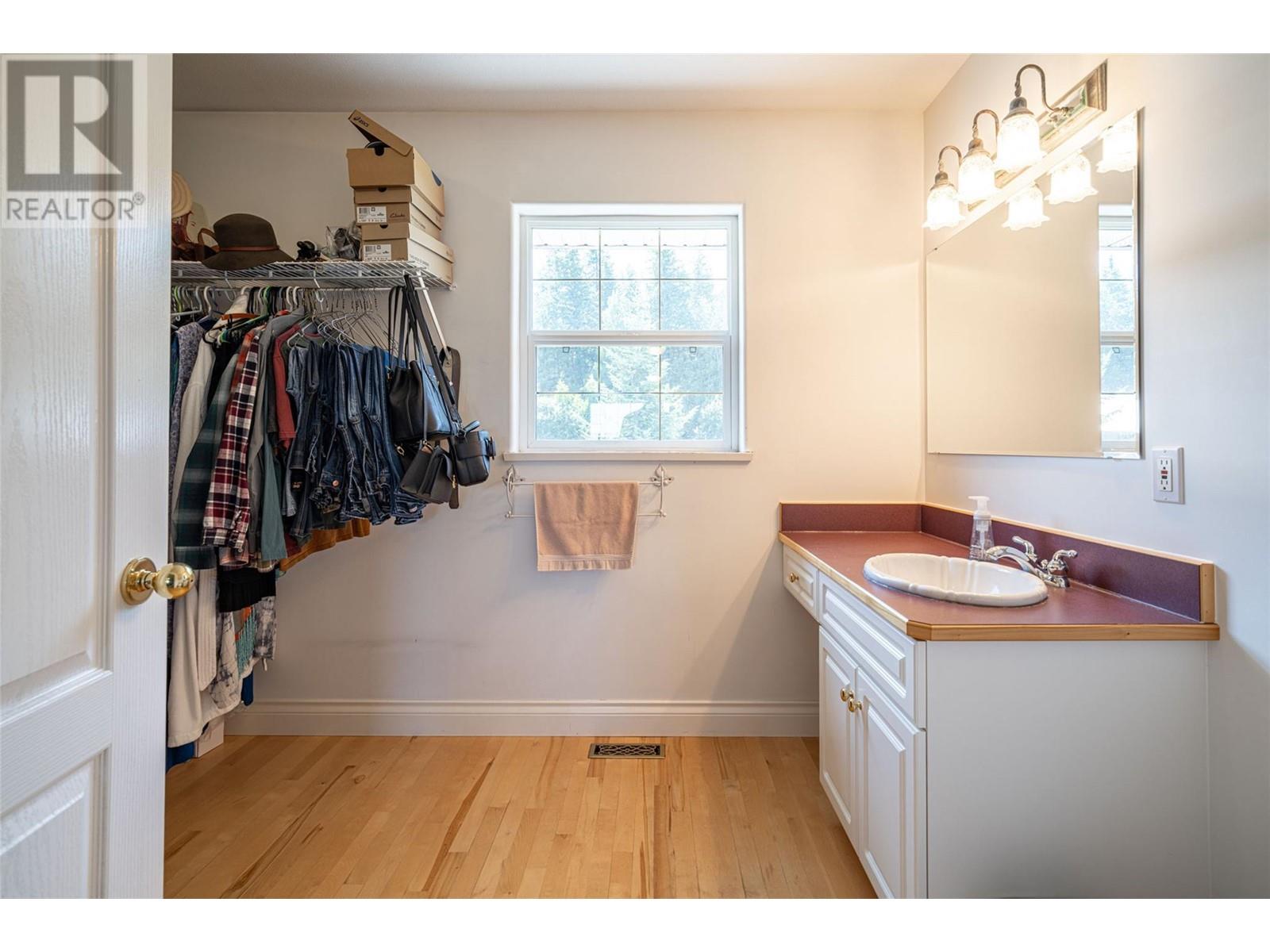  2990 50 Street Northwest, Salmon Arm