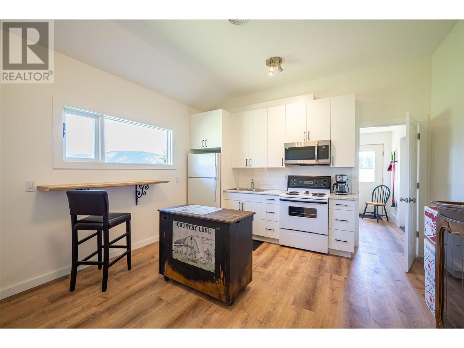  2990 50 Street Northwest, Salmon Arm