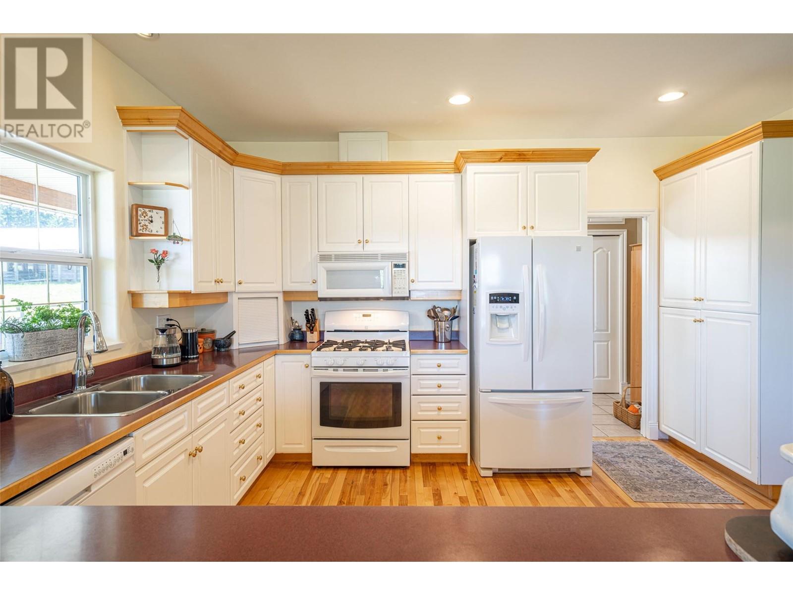  2990 50 Street Northwest, Salmon Arm