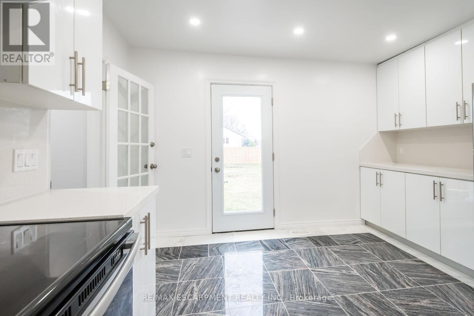 Photo 4 of 132 Franklin Avenue, Port Colborne ON