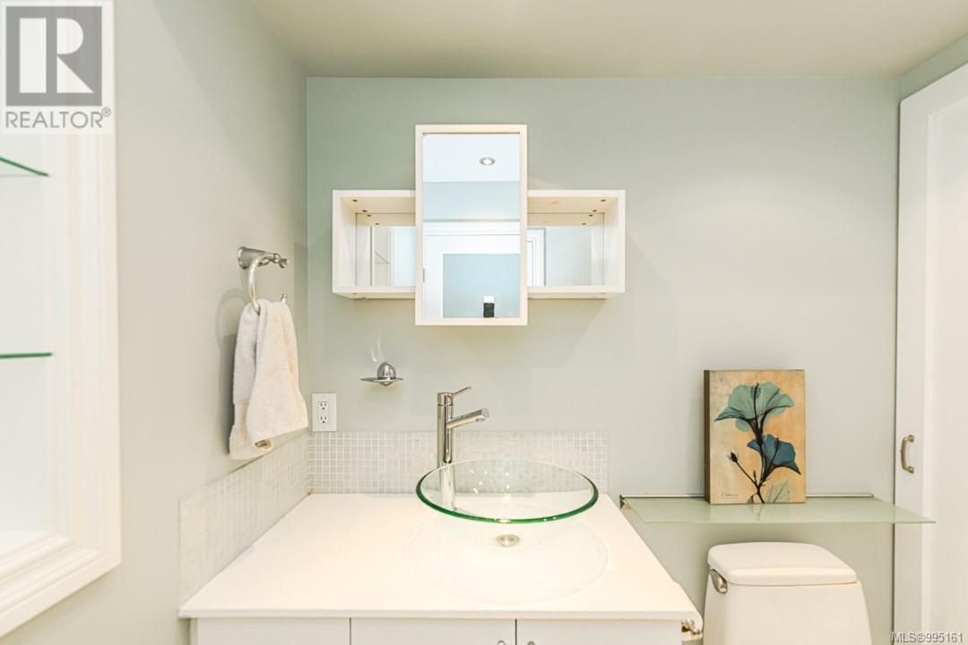  8503 Tribune Terrace, North Saanich