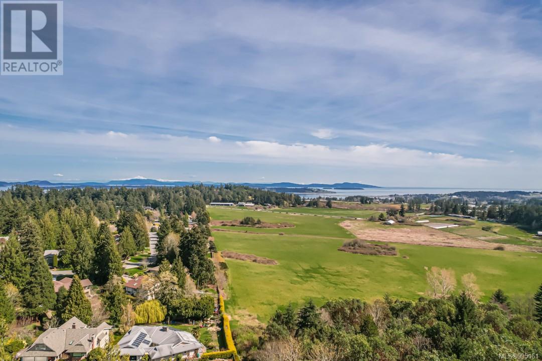  8503 Tribune Terrace, North Saanich
