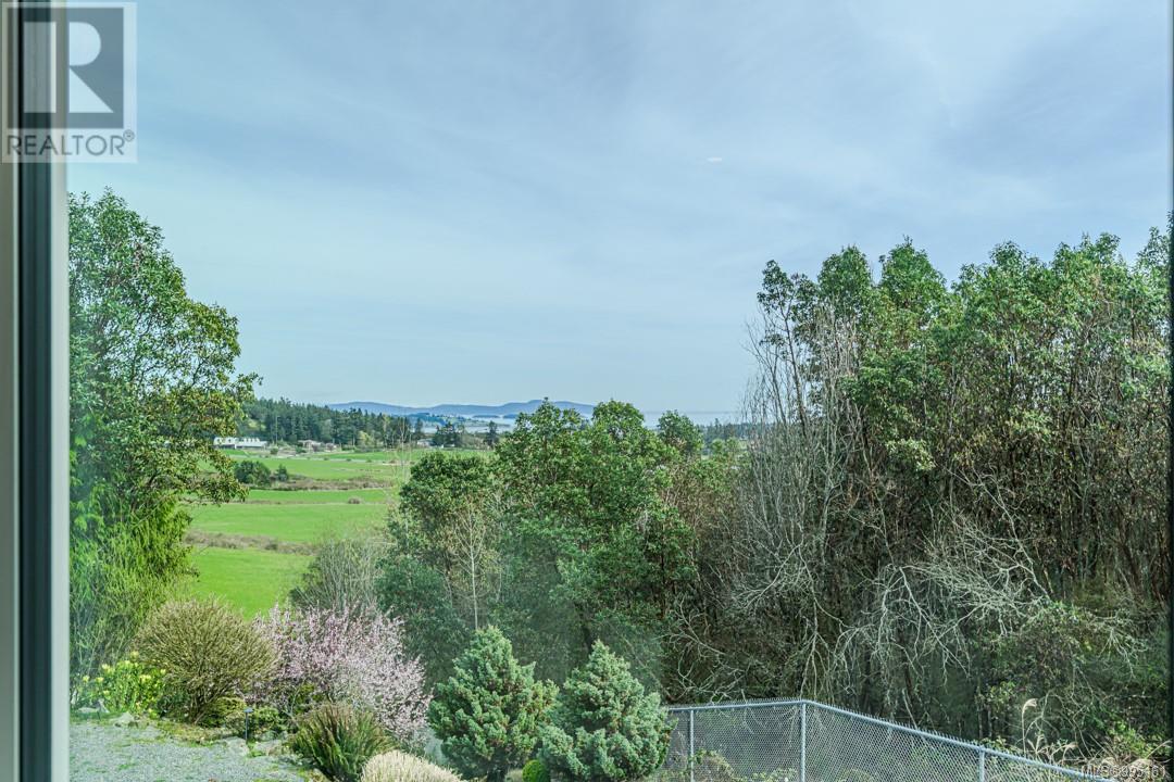  8503 Tribune Terrace, North Saanich