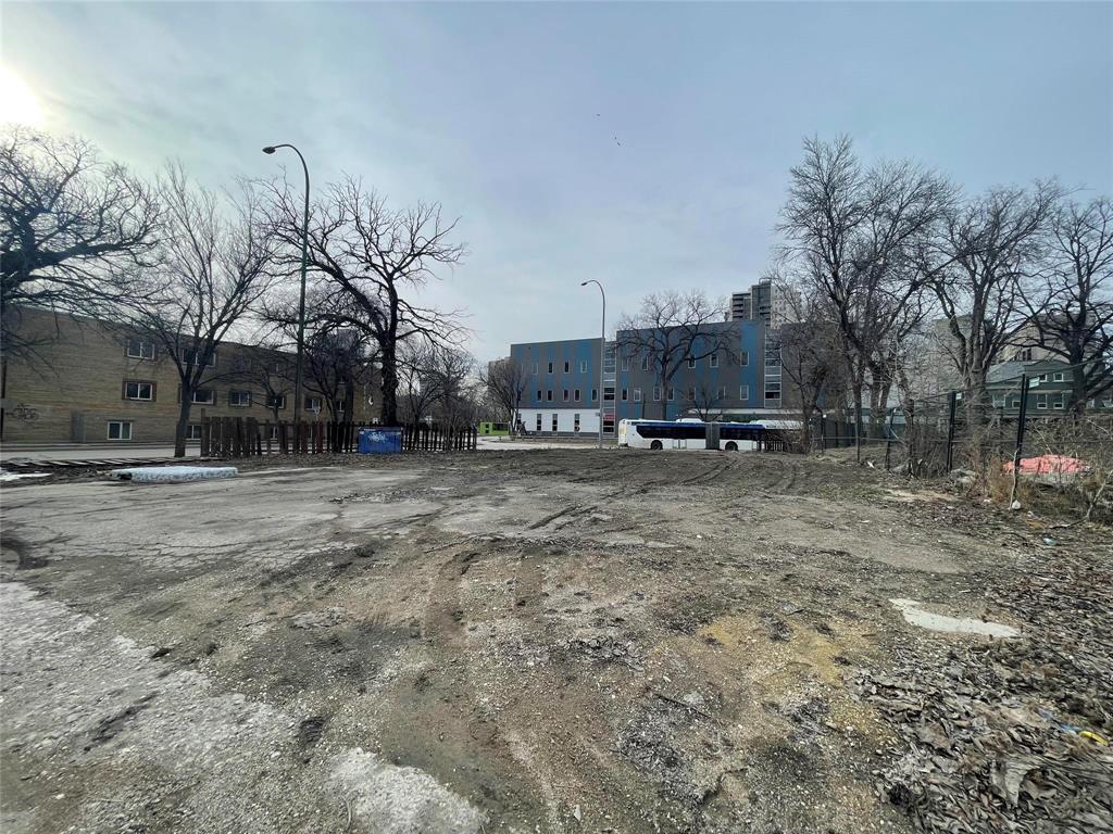 Photo 2 of 160 Mayfair Avenue, Winnipeg MB
