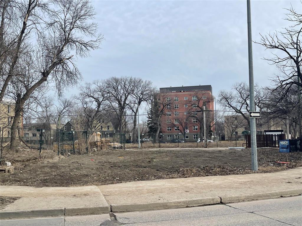 Photo 4 of 160 Mayfair Avenue, Winnipeg MB
