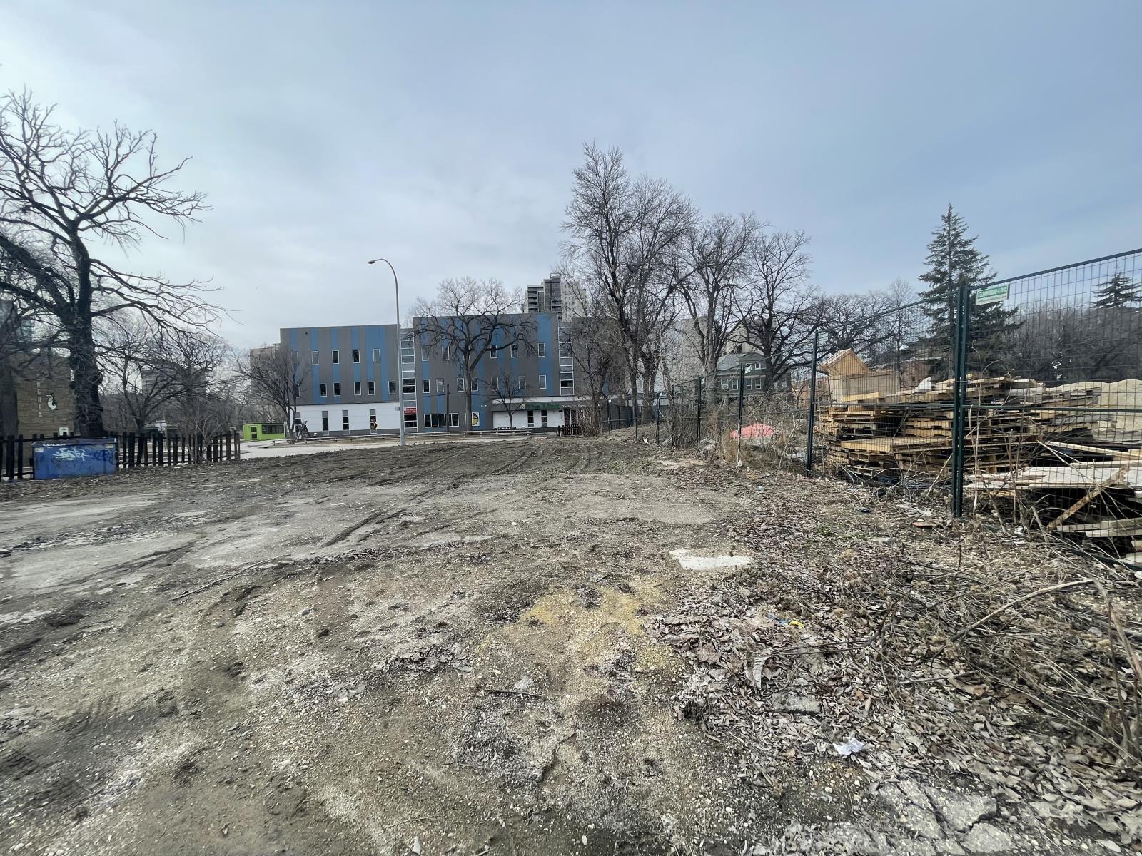Photo 2 of 160 Mayfair Ave, Winnipeg MB