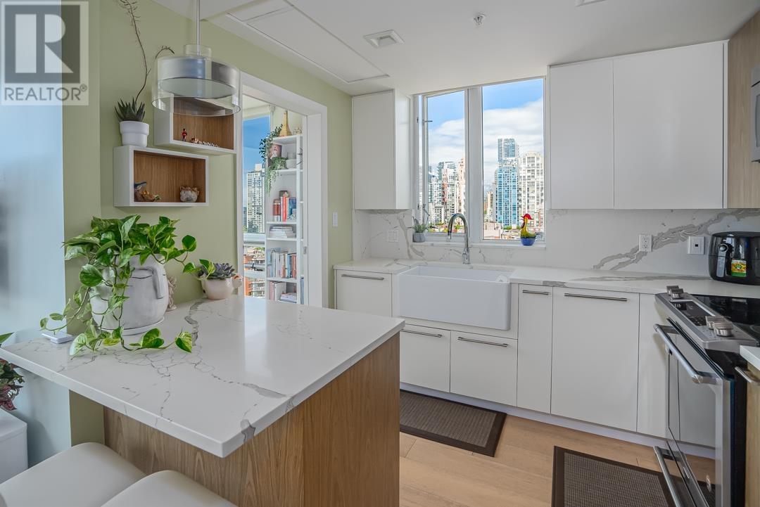 Photo 7 of 2001 1201 Marinaside Crescent, Vancouver BC