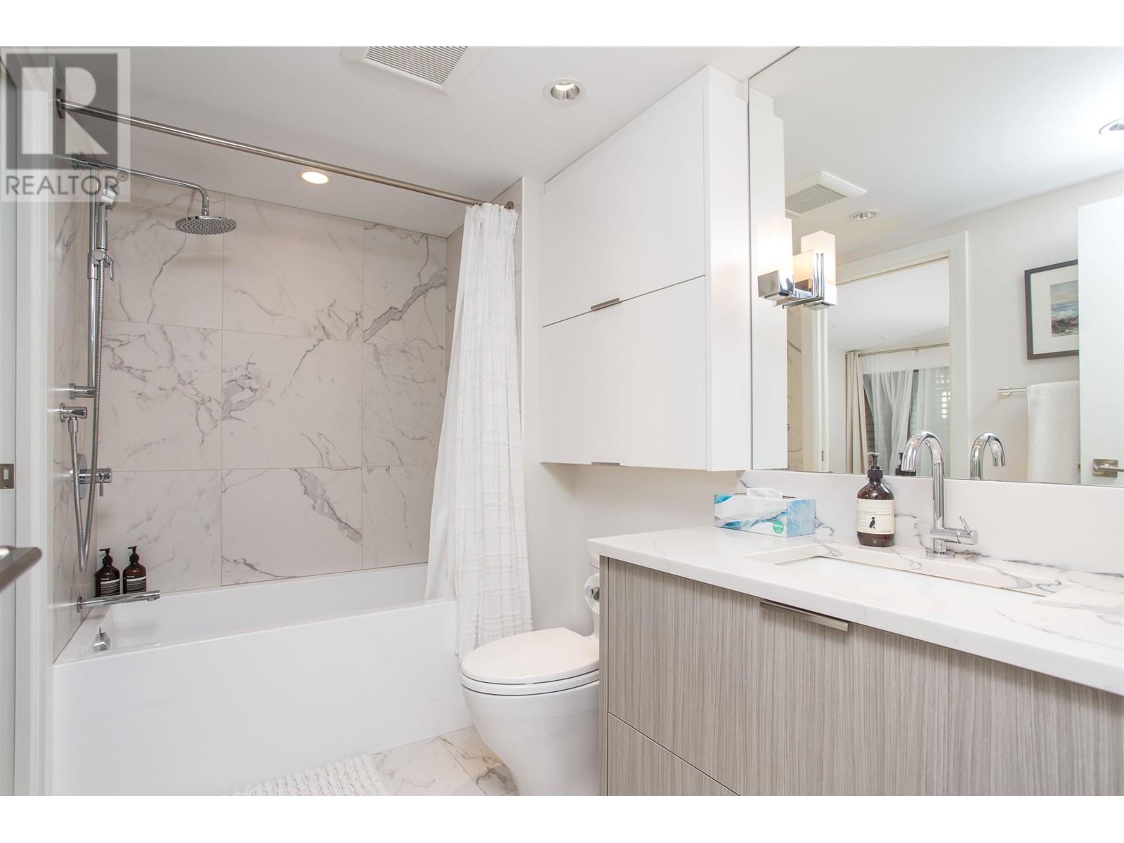 34 2242 FOLKESTONE WAY, West Vancouver