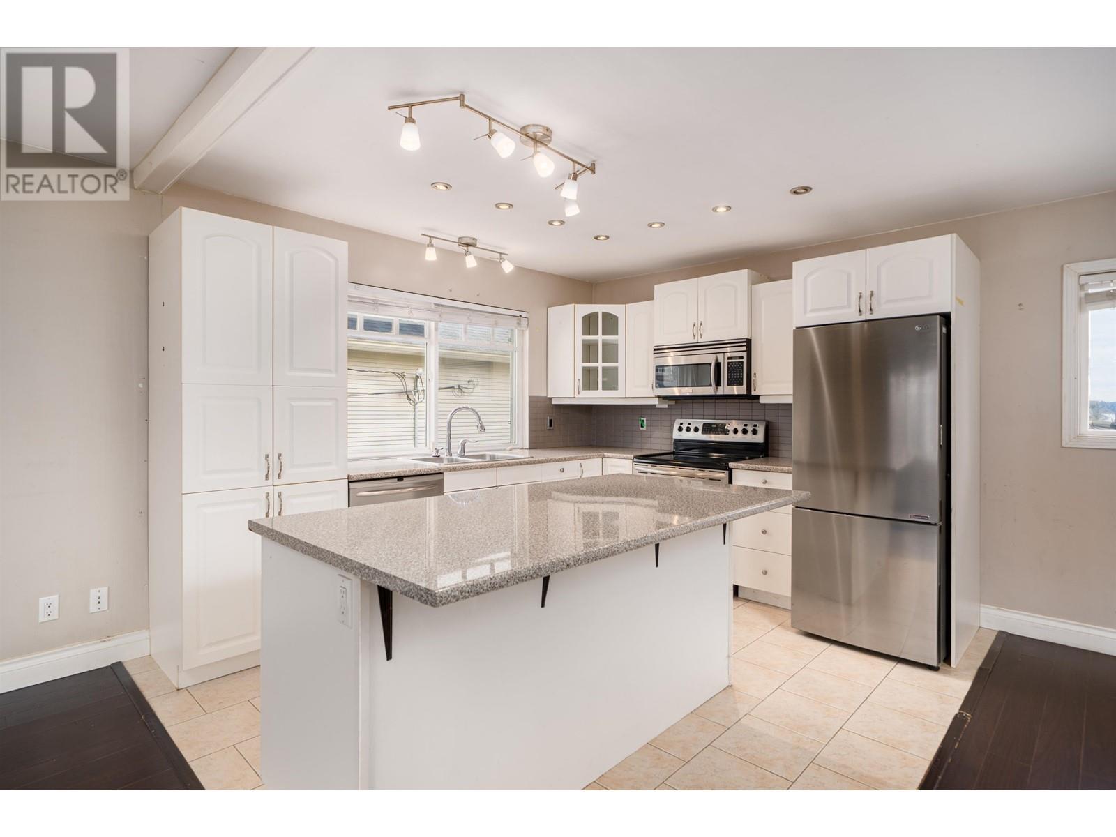 646 ALDERSON AVENUE, Coquitlam