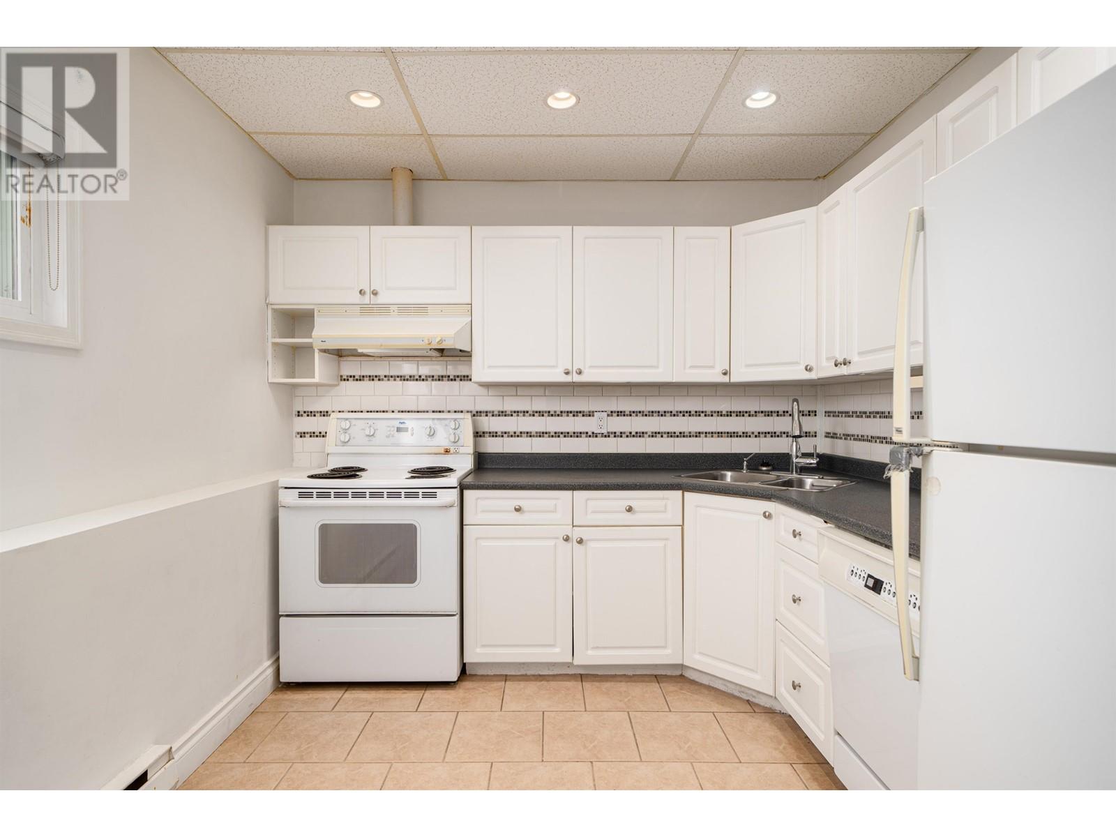 646 ALDERSON AVENUE, Coquitlam
