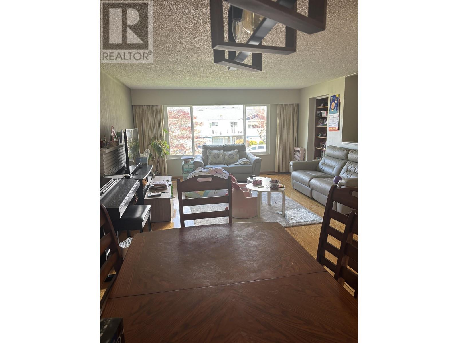 Photo 3 of 6551 Azure Road, Richmond BC