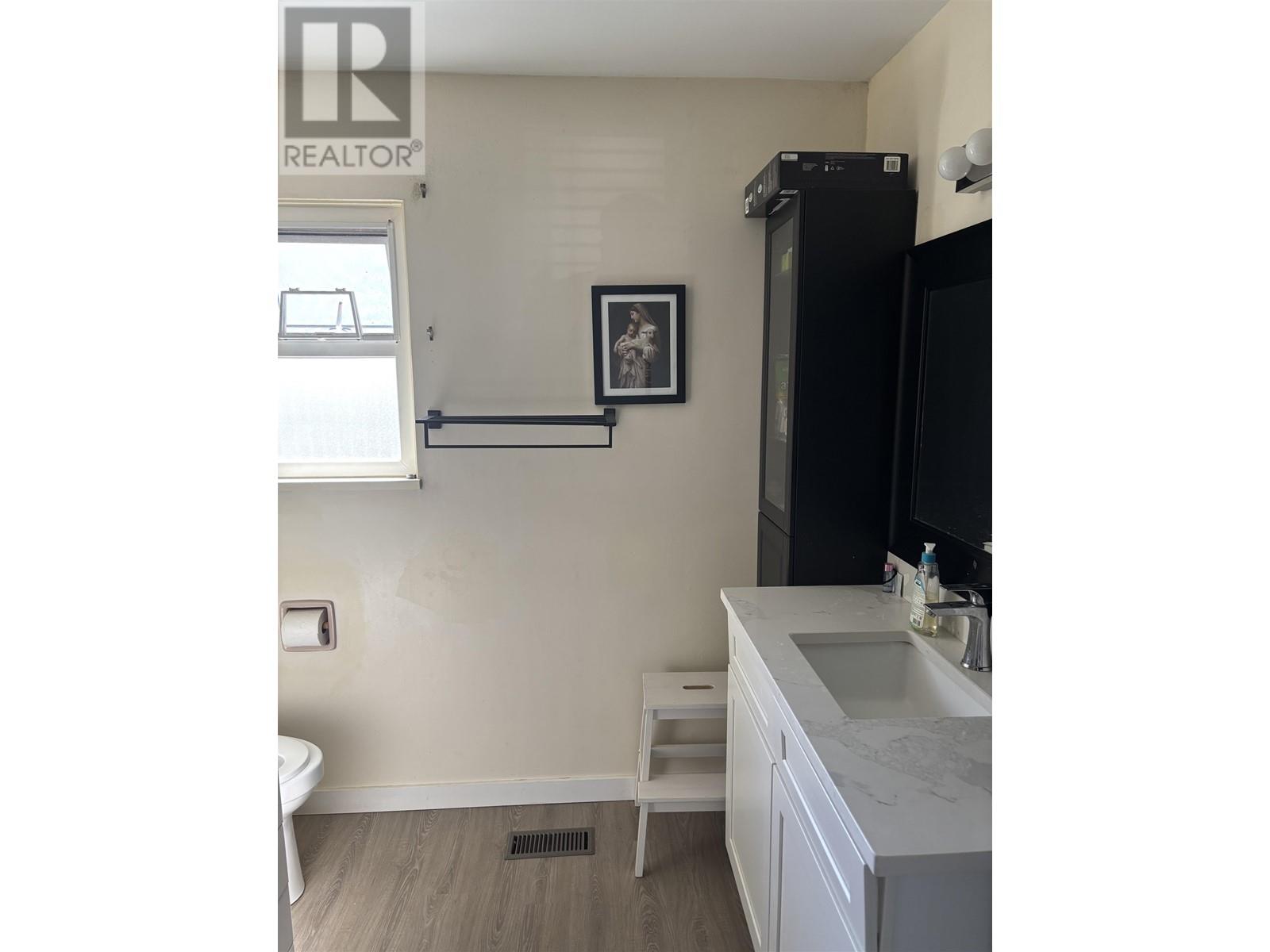 Photo 9 of 6551 Azure Road, Richmond BC