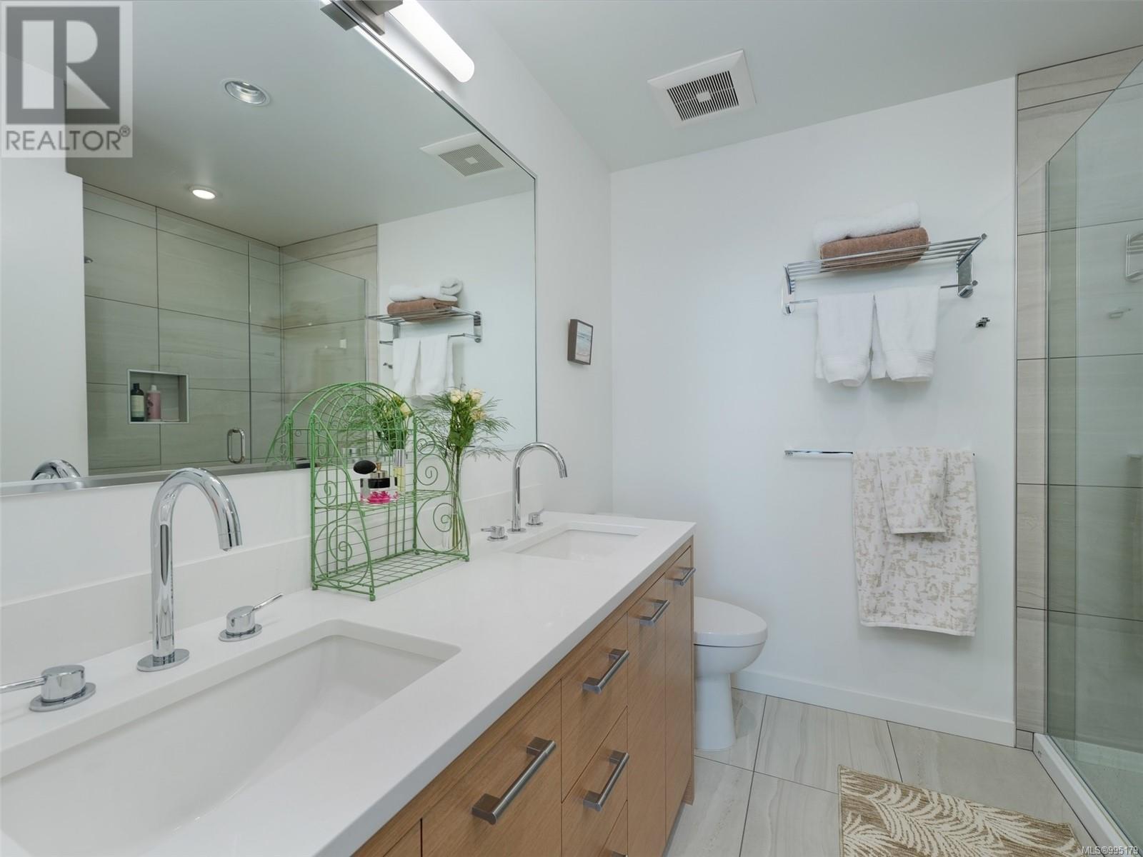 #101 4009 RAINBOW HILL LANE - Image 17