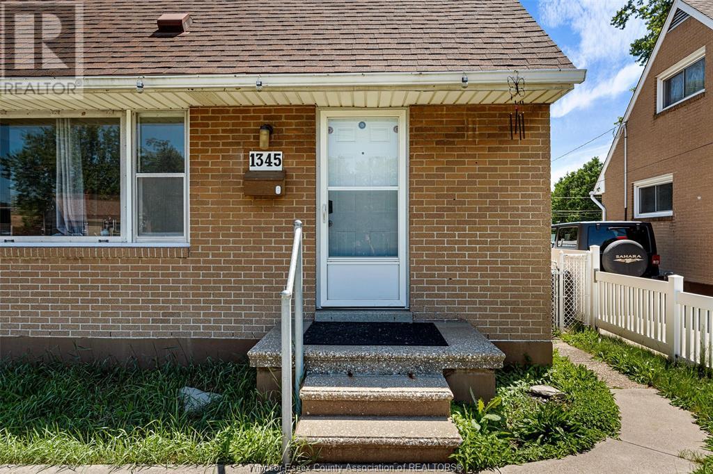 Photo 4 of 1345 Harrison Avenue, Windsor ON