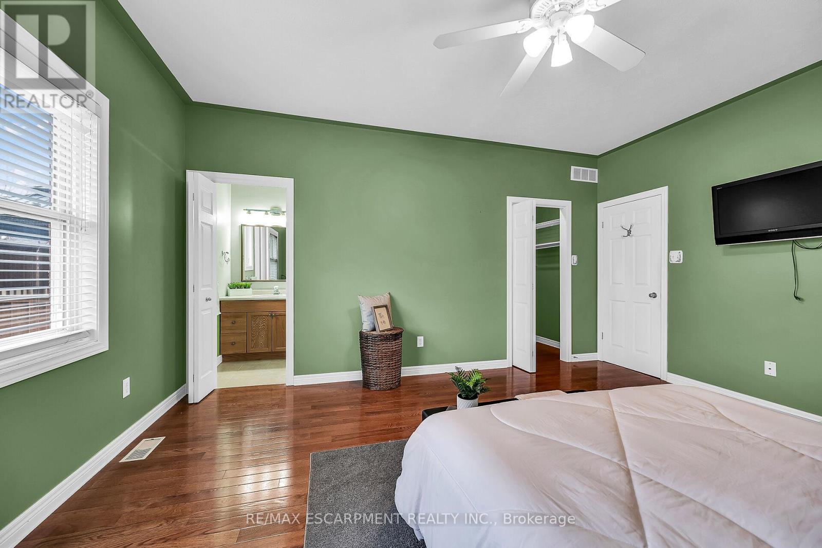 Photo 24 of 20 Oak Crescent, Haldimand ON