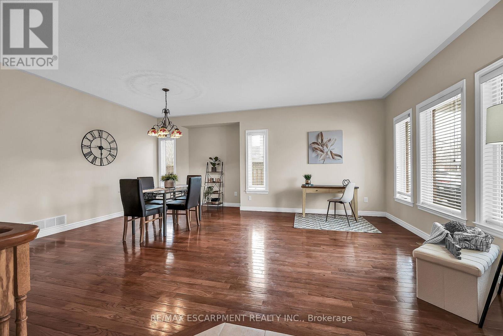 Photo 6 of 20 Oak Crescent, Haldimand ON